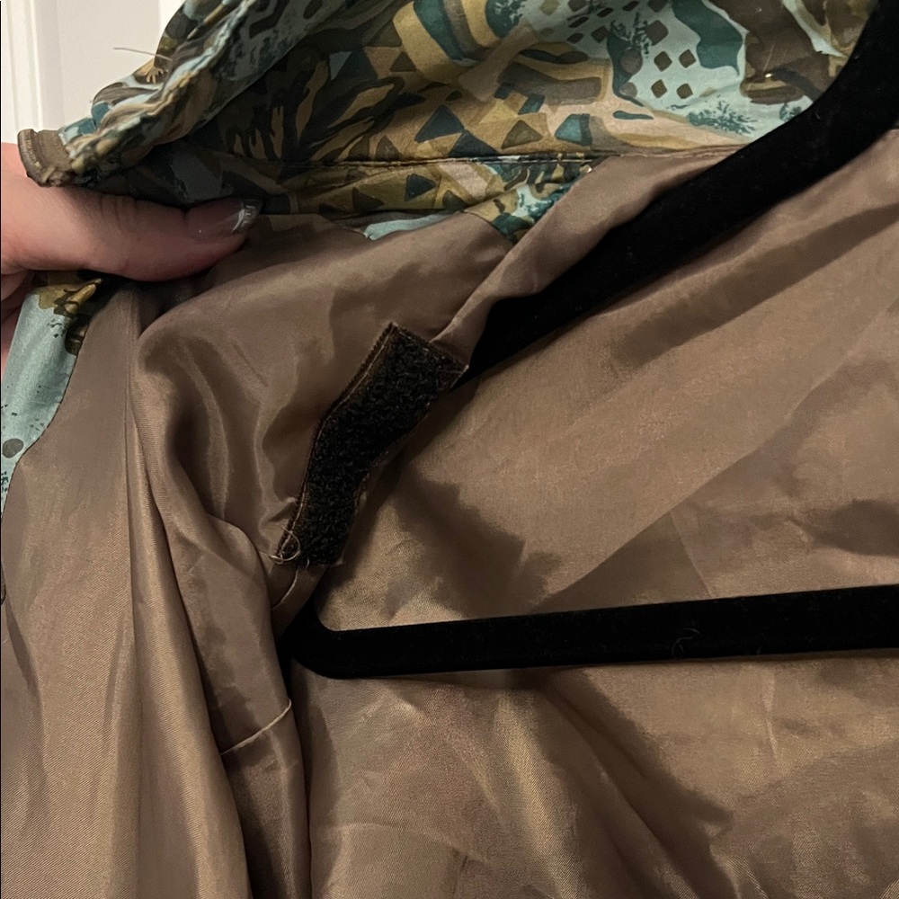 Women's Patterned Bomber Jacket - Picture 6 of 7